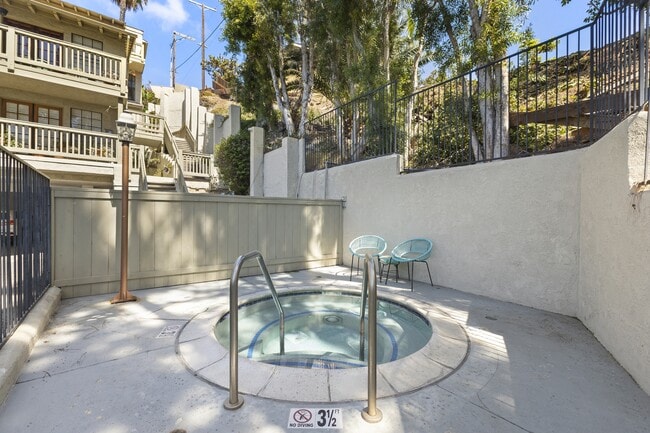 Building Photo - 3975 Hortensia St