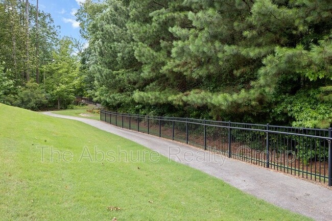 Building Photo - 8611 Macedonia Lake Dr