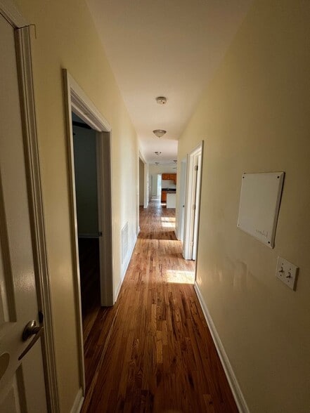 Building Photo - 4528 S Hermitage Ave