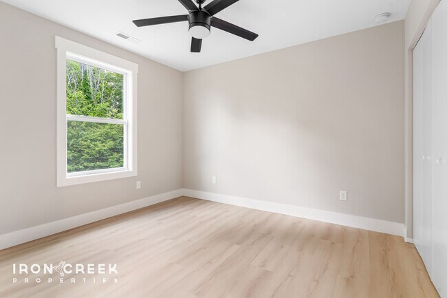 Building Photo - Modern 3-Bed/2.5-Bath Home with Fenced Yar...