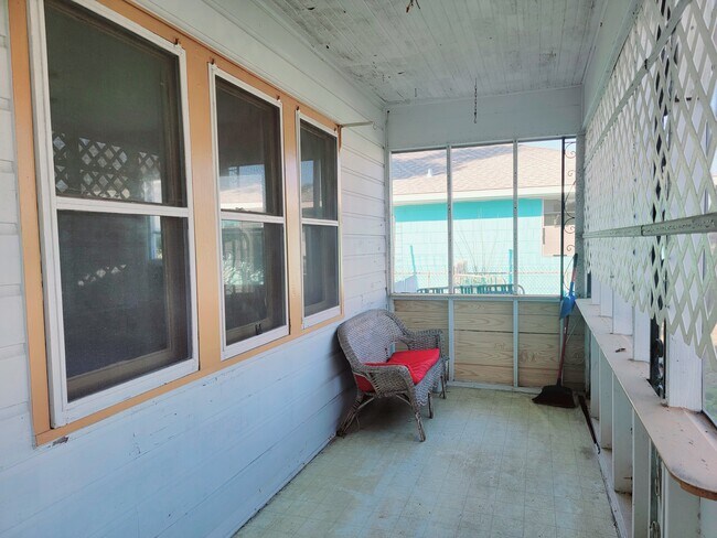 Front Porch - 813 28th St