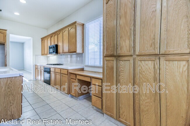 Building Photo - 2261 Silverlace Pl