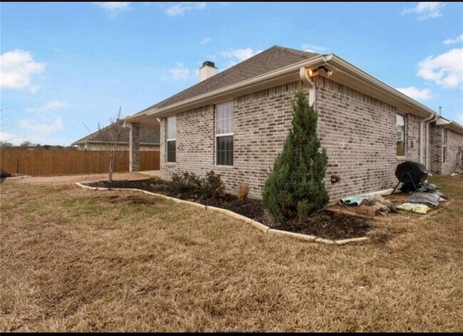 Building Photo - 4002 Heru Ct