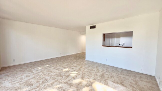 Building Photo - 2941 SW 87th Ave