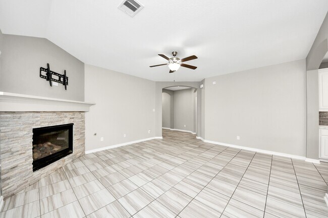 Building Photo - 16011 Monument Hill Crossing