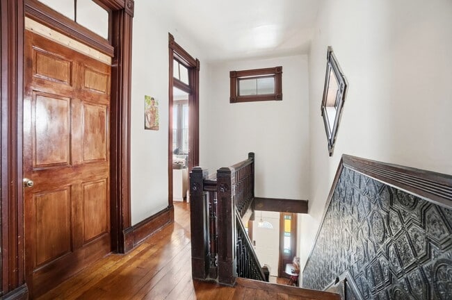 Building Photo - 6 bed/2 bath on Rohs St., Mins. from UC for Only $600/pp ($3,600/mo)! $250 SIGN ON BONUS FOR LTO!!!