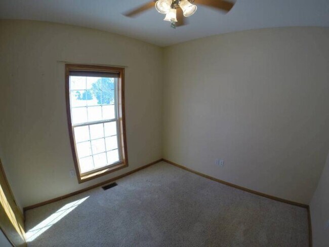 Building Photo - 808 Medary Ave S