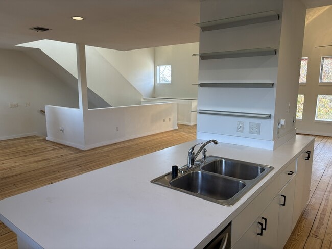 Building Photo - 2909 Albany St