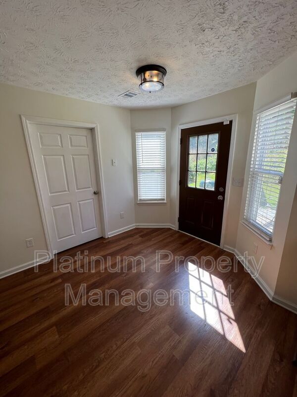 Building Photo - 1097 Yellow River Dr