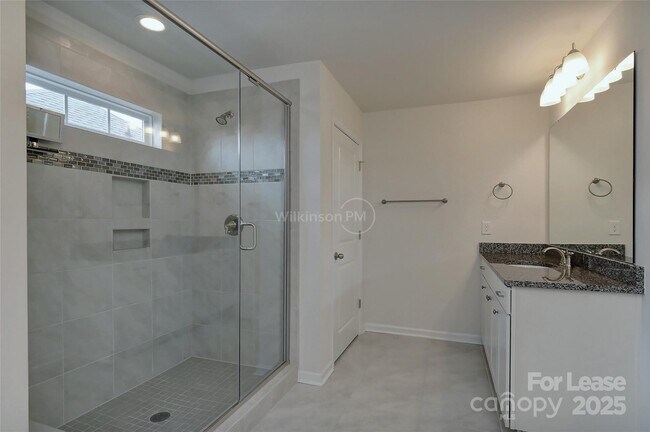 Building Photo - 2015 Saddlebred Dr