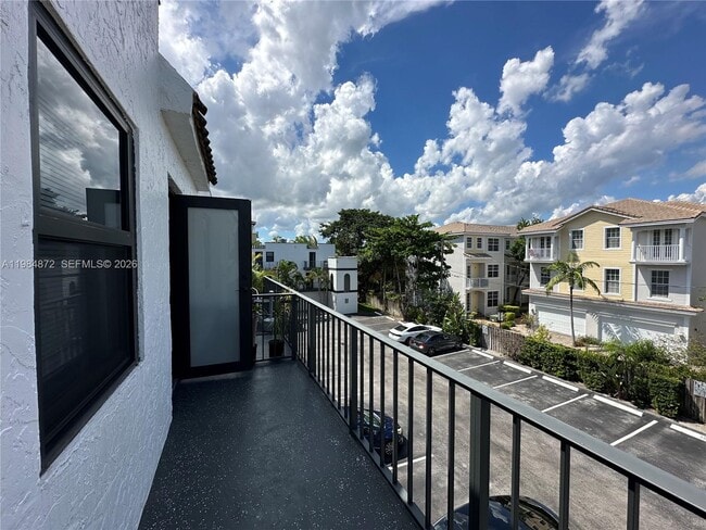 Building Photo - 2705 NE 9th Ave