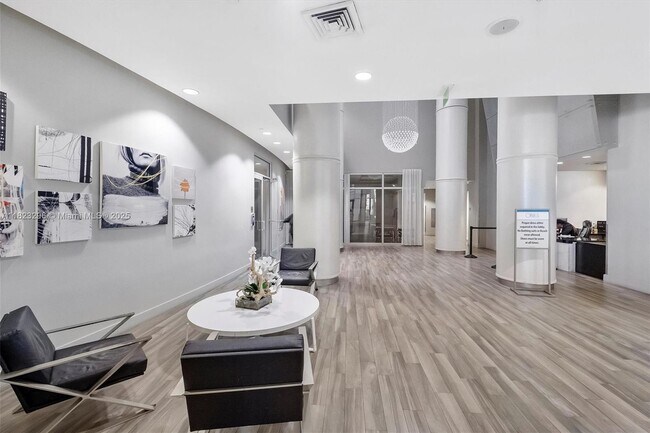 Building Photo - 1750 N Bayshore Dr