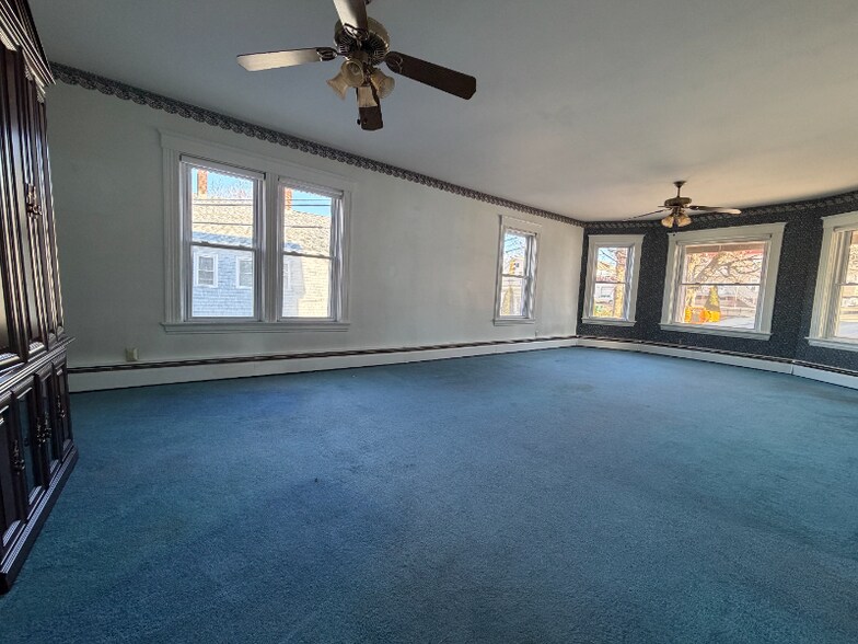 Building Photo - 529 Park Ave