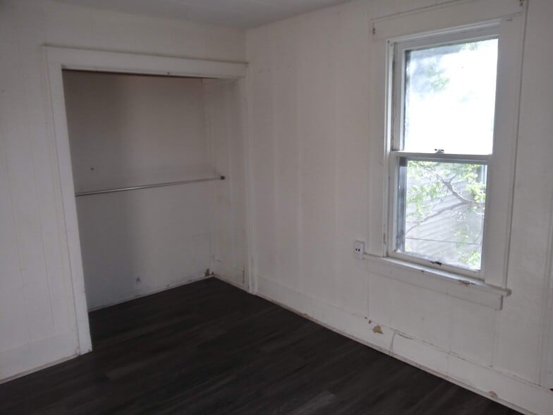 Building Photo - 420 Waugoo Ave