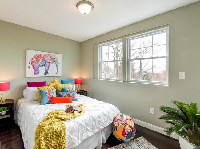 Building Photo - 1343 Bryant St NE