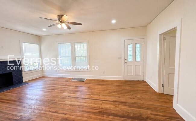 Building Photo - 3 Bed/2 Bath Home with Fenced Yard / Available Now!