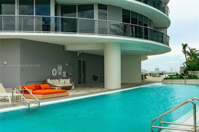 Building Photo - 488 NE 18th St