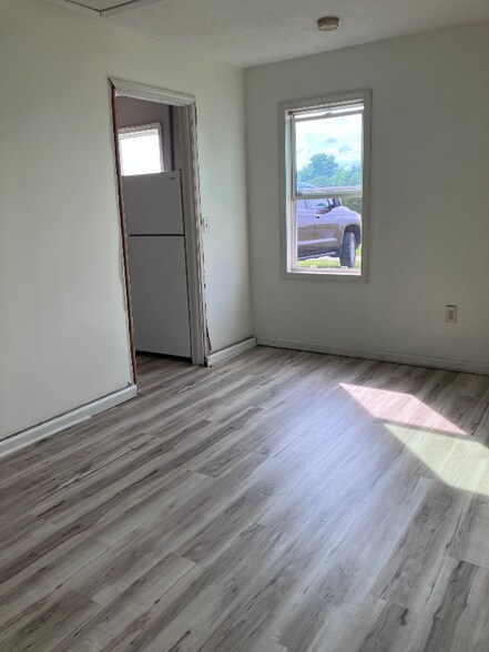 Building Photo - 1305 E Vandalia Rd