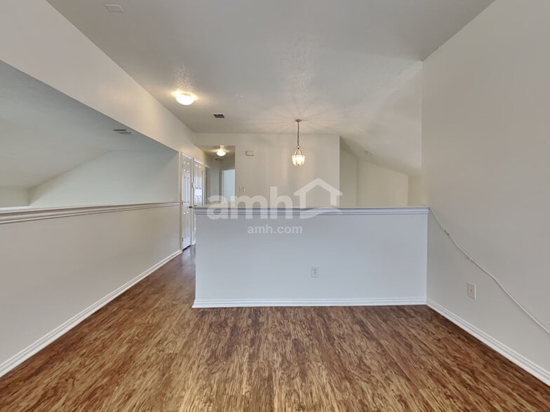 Building Photo - 2510 Valley Creek Dr