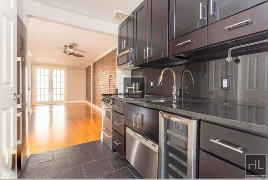 Building Photo - East 7th Street