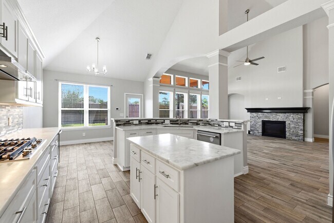 Building Photo - 6231 Presidio Canyon Dr