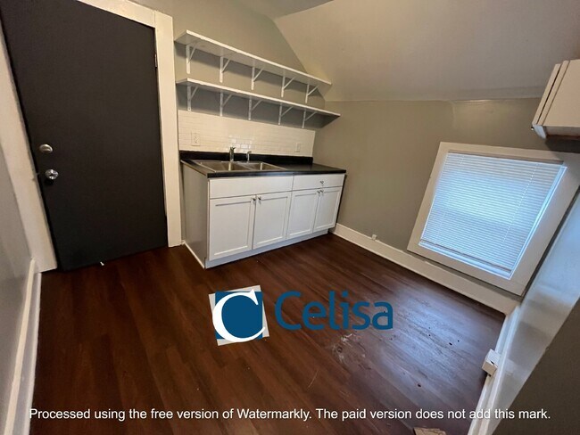 Building Photo - 2401 Miner St Unit #3 *Section 8 Approved*