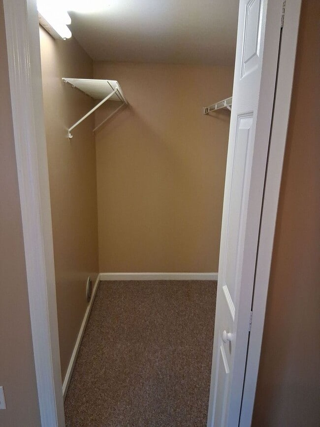 Building Photo - 3bed/2bath available August 01st!  $3000 Monthly Rent includes TWO assigned parking spaces