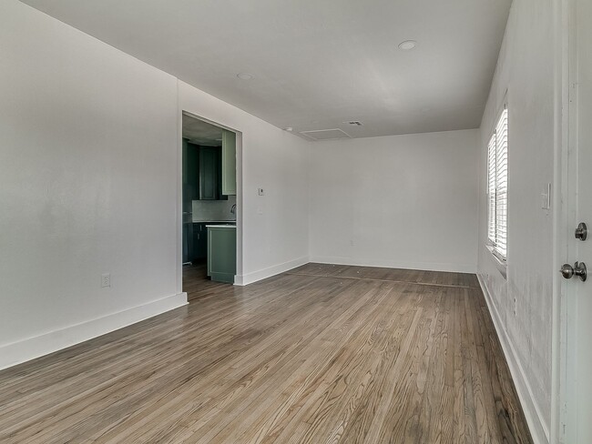 Building Photo - Beautifully Remodeled 2 bed / 1 bath