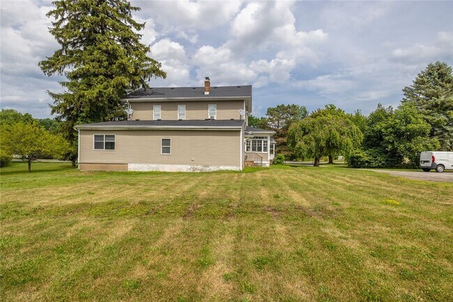 Building Photo - 757 Holt Rd