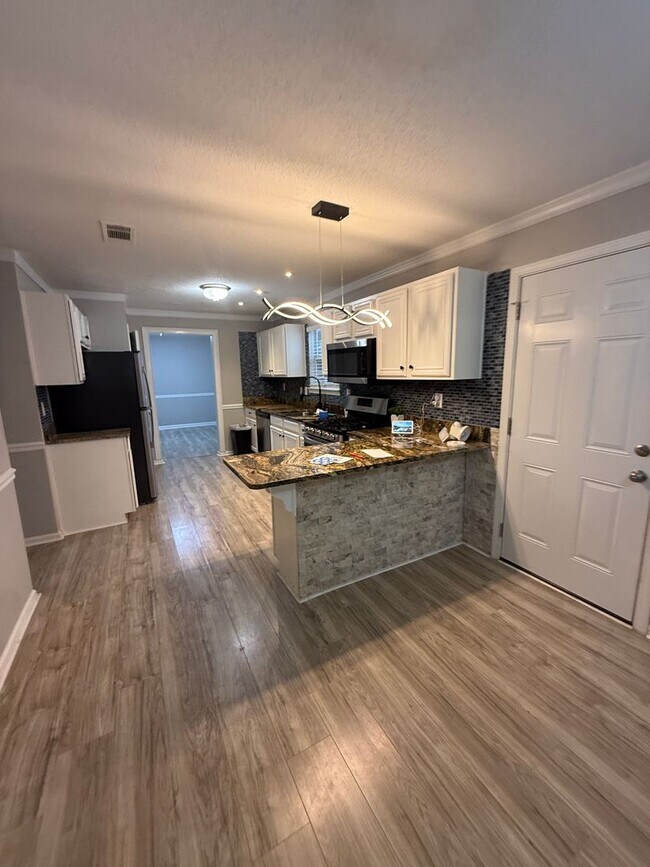 Building Photo - Spacious 5 Bedroom Home with Flexible Living Space & Huge Backyard