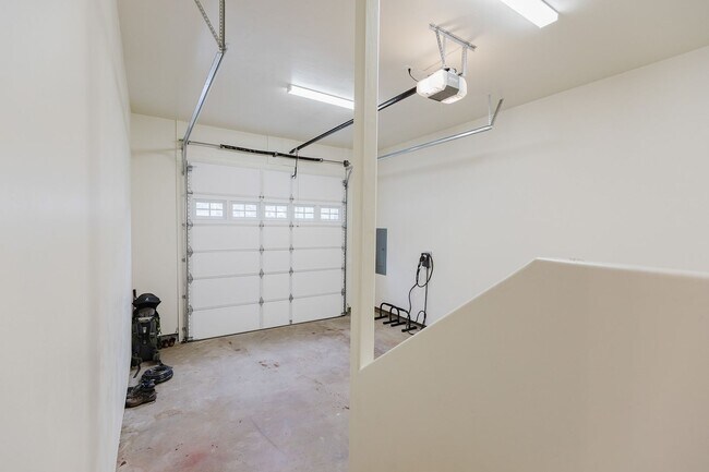 Building Photo - Beautiful New Construction Mountain Retreat