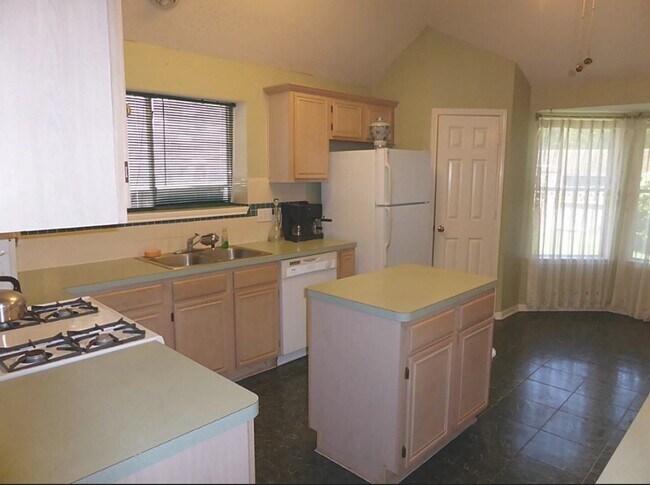 Building Photo - 12530 Meadowglen Dr