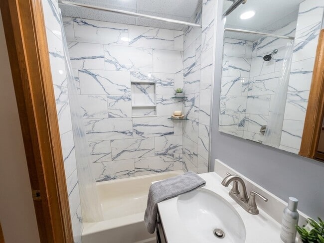 Building Photo - 22 Battery St