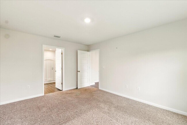 Building Photo - 18 E Sycamore Trl