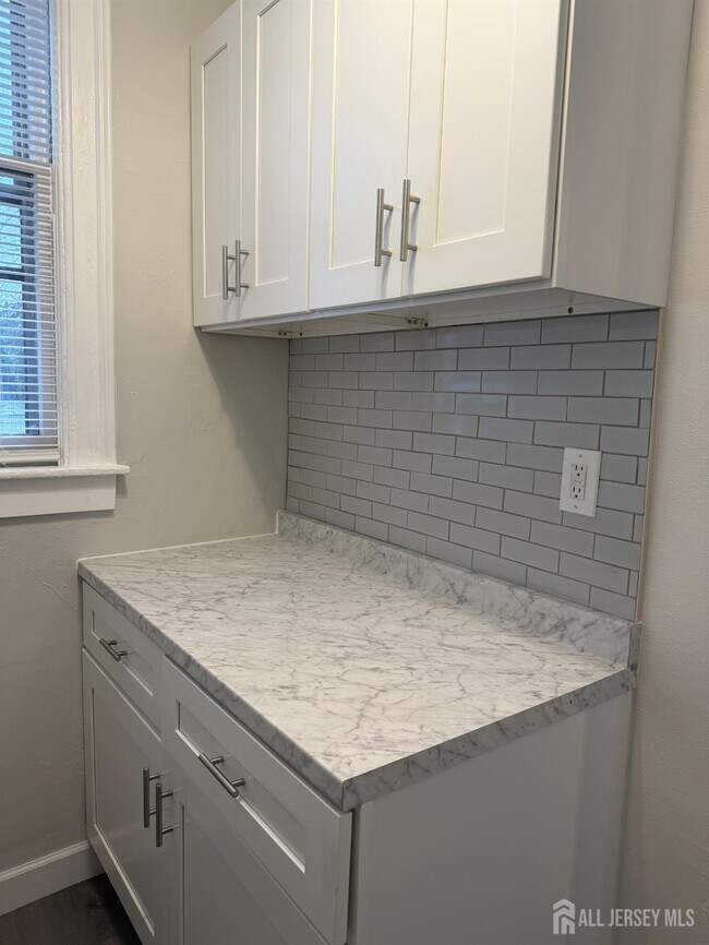 Building Photo - 76 S Adelaide Ave