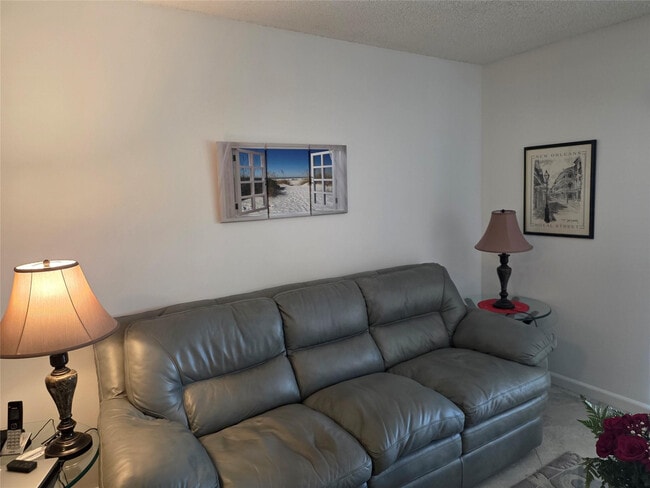 Building Photo - 959 SE 2nd Ave