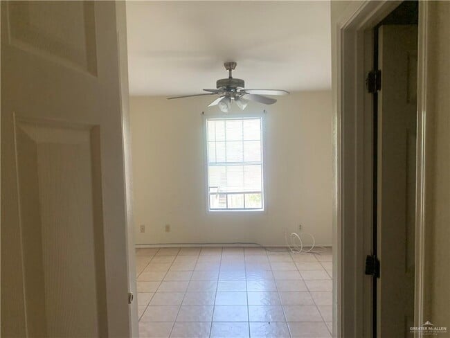 Building Photo - 9 E Preston Ave