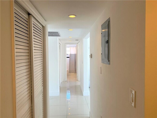 Building Photo - 1480 Euclid Ave