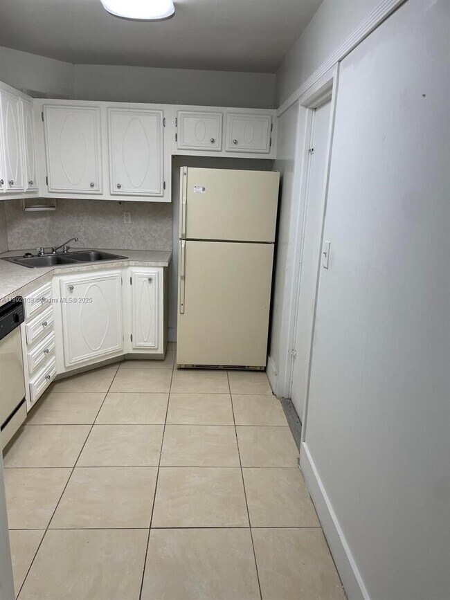 Building Photo - 3125 Oakland Shores Dr