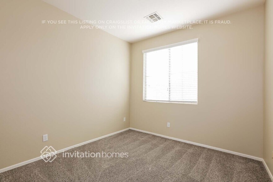 Building Photo - 3688 E Sundance Ave