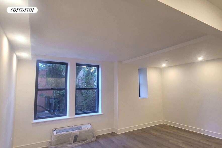 Building Photo - 45 W 81st St