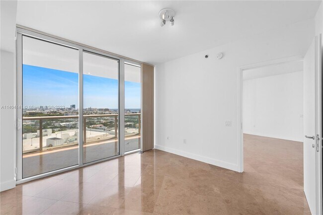 Building Photo - 450 Alton Rd