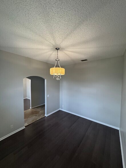 Building Photo - 12033 Walkers Glen Ln N