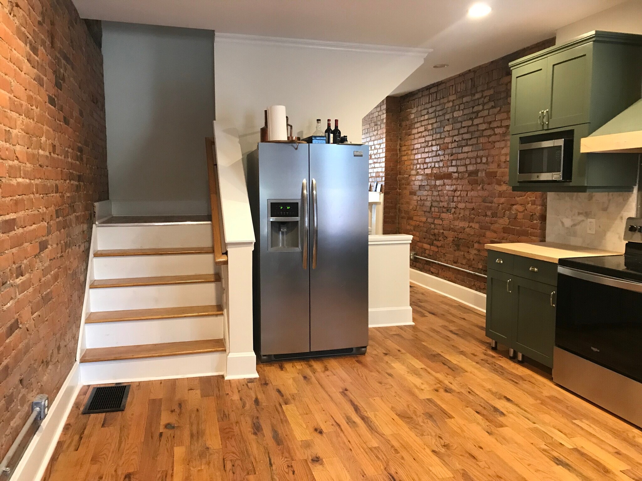 Building Photo - 208 Dakota Ave