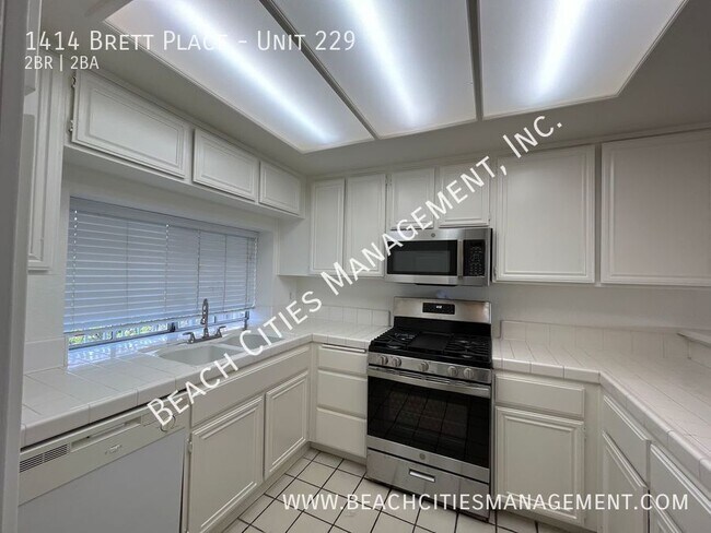 Building Photo - 1414 Brett Pl