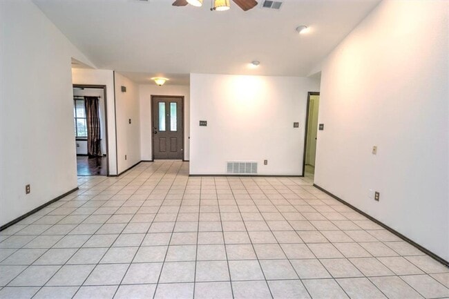 Building Photo - 6500 Luckenbach Ln