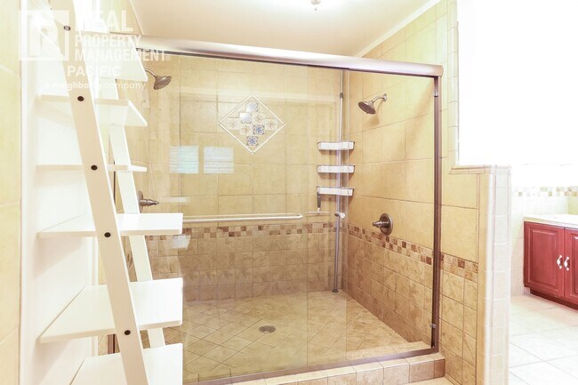 Building Photo - Peaceful 4-Bedroom Retreat in the Oakland ...