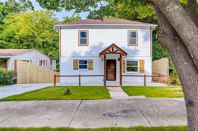 Primary Photo - 240 Holly Rd NW
