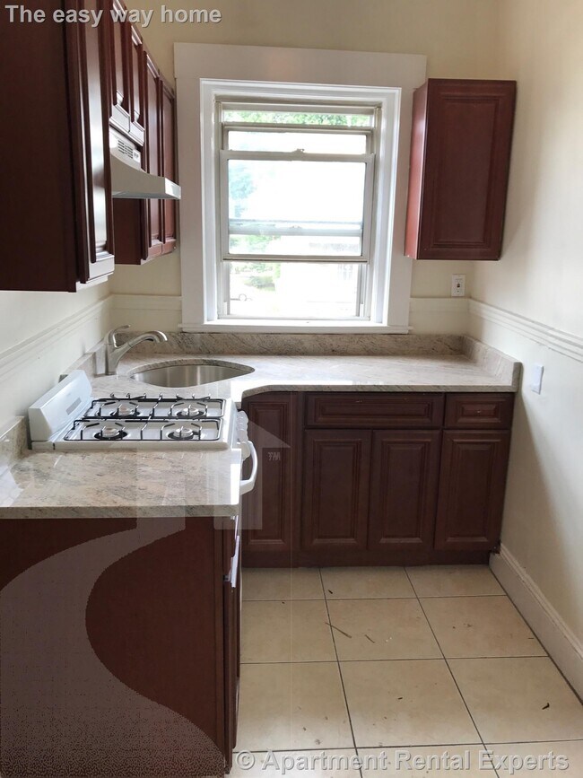 Building Photo - 163 Summer St