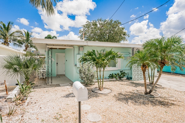 Building Photo - 14827 N Bayshore Dr